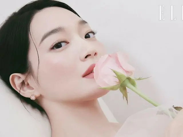 女演员申敏儿公开写真和采访……“当你从心底里爱自己时，真正的美丽就会显现出来。”