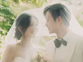 “泪水女王”金秀贤和金智友元的婚礼照片充满致敬
