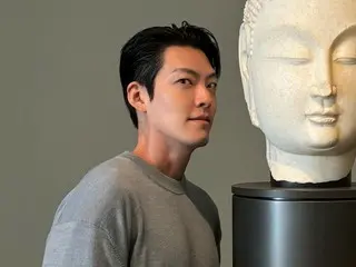 演员金宇彬揭示了他在阿布扎比的日常生活...8位头雕和人体雕塑的帅哥