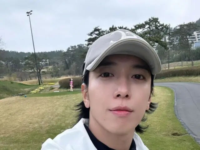 CNBLUE的郑容和展示了自己对高尔夫的享受...洪基（FTISLAND）和丁海仁也喜欢它