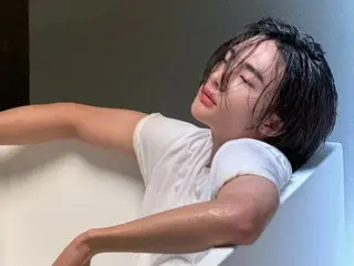 《Stray Kids》贤真公开了头发湿漉漉的泡在浴缸里的酷照