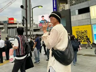 演员蔡宗协在涩谷的电子公告牌上拍下了自己的照片……“是我。”