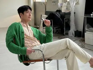 演员金宇彬即使坐着也被他的大长腿惊艳到