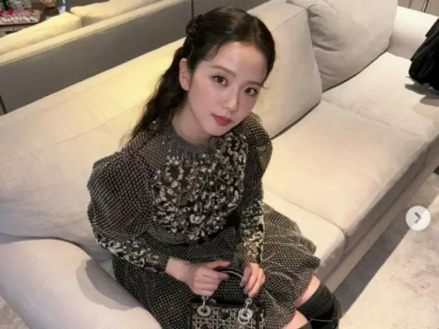 “BLACKPINK”Jisoo，迪奥秀场公主……她的美比奢侈品还要迷人