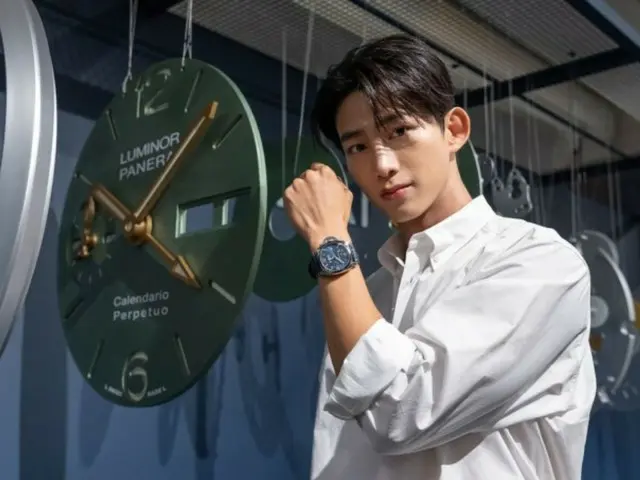 《2PM》Tacyeon以更锐利的视觉效果受到关注...出席意大利手表品牌活动