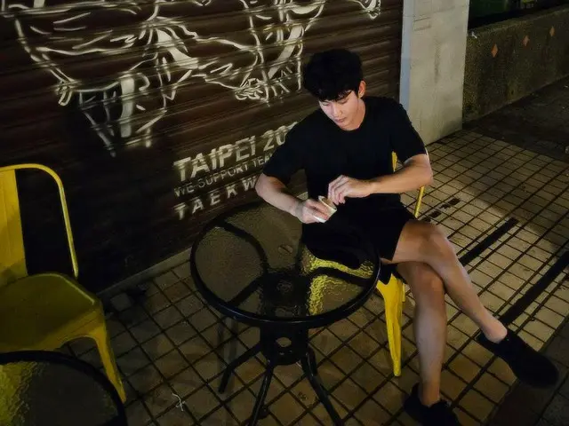 演员金秀贤晚上在台北街头做什么？