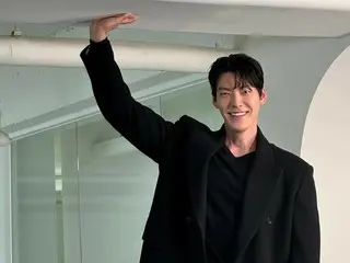 演员金宇彬为某服装品牌拍摄幕后写真……他能到达天花板吗？ ！