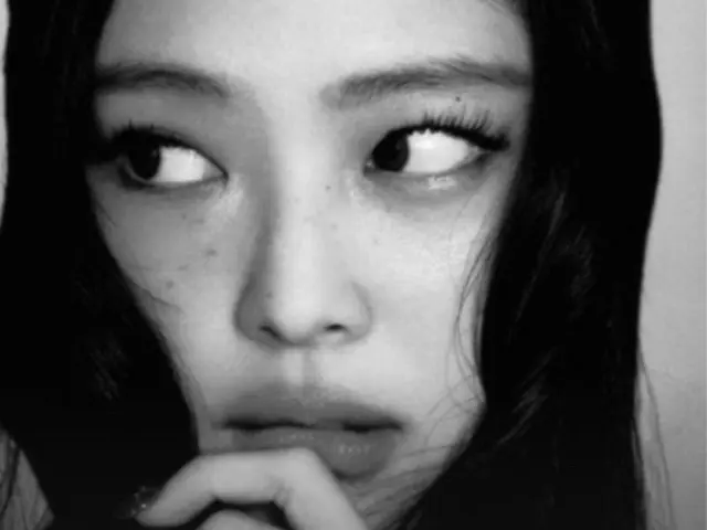 《BLACKPINK》Jennie从单色中突现出的美…秀出优雅的新头像