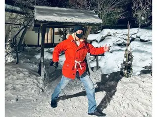 演员苏志燮从雪地里送来新年祝福……“希望你在新的一年里万事如意。”