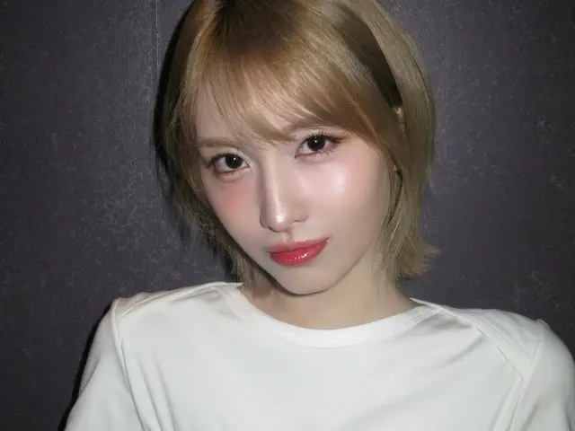 “TWICE” Momo 以可爱又帅气的“娃娃视觉”吸引所有人的注意力