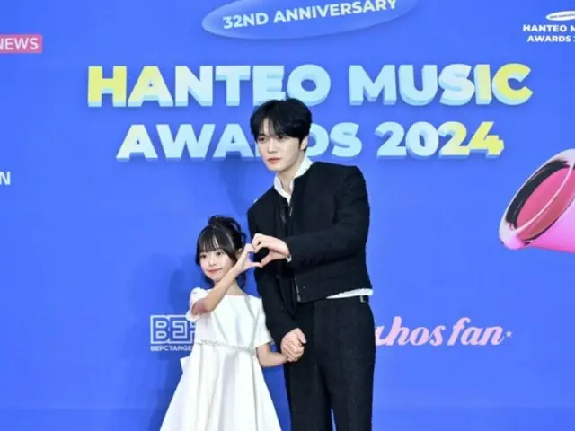 J-JUN携可爱搭档出席Hanteo Music Awards红毯活动