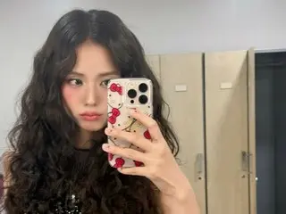 BLACKPINK 的 Jisoo，嬉皮士烫发和闪亮服装......公主降临