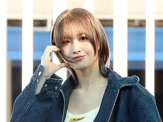 [机场照] TWICE 成员 Momo 今天的机场时尚是牛仔装！