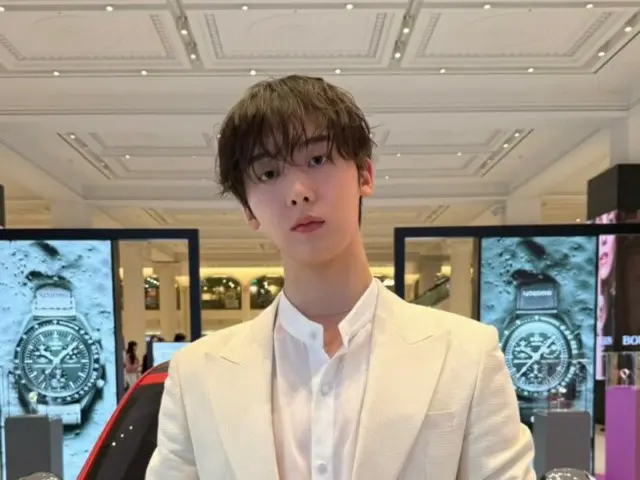 ASTRO 的 YOON SANHA 出席 Swatch 快闪店……看起来更加成熟