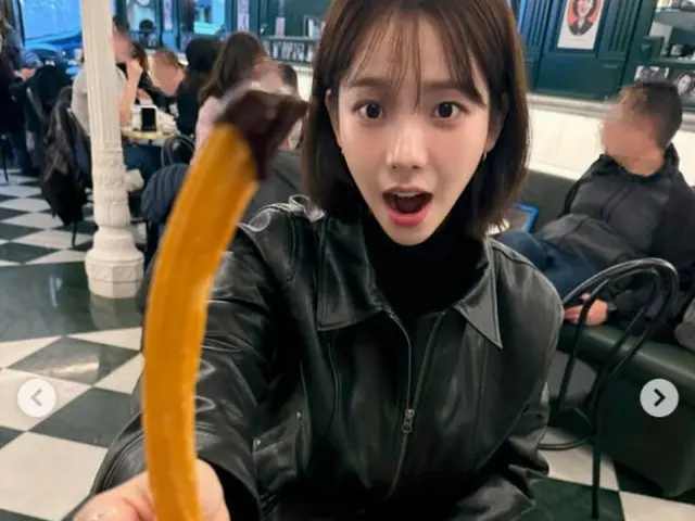 《aespa》卡莉娜拍摄可爱女友照，引人注目