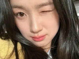 金惠允的特写眨眼让人心动不已......“可爱得快要窒息了”