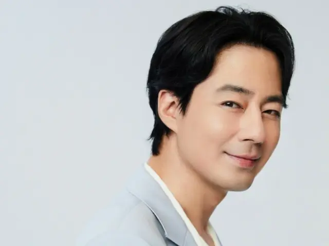 演员赵寅成儿童节向孤儿院捐赠运动鞋