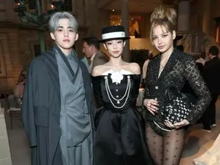 BLACKPINK 的 Jennie、Lisa、Rosé 和 SEVENTEEN 的 S.COUPS 以“受 K-POP 启发的 Met Gala 造型”征服纽约