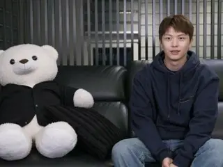 BTOB 的 Seongje 在《单身男人的幸福生活》中展示了他的全黑房子，从沙发到餐桌再到垃圾桶