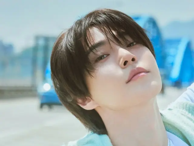 NCT 的 DOYOUNG 凭借他的第二张专辑《Soar》在韩国、中国和日本的排行榜上名列前茅......他的感性是相连的