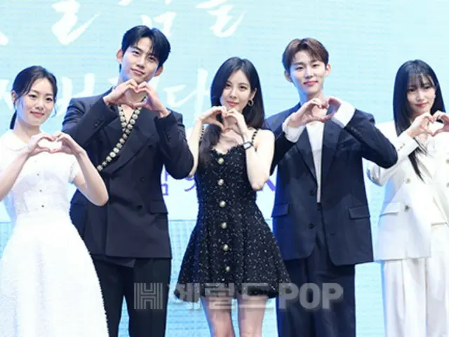 [照片] 2PM成员Tacyeon、少女时代成员徐贤等电视剧《我抢走了主角的初体验》的演员出席制作发布会