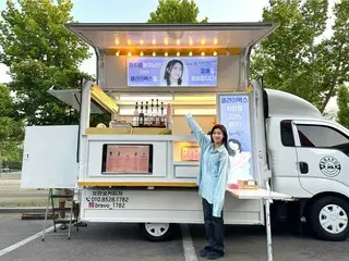 演员河智苑公开与Super Junior成员东海的咖啡车的幸福合影