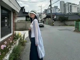 李英爱结束工作后休假......“送走了《海达·高布乐》，休息一下”