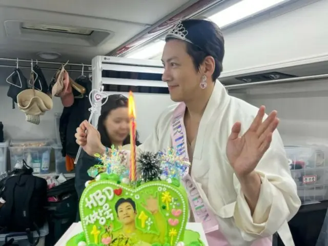 池昌旭变身完美公主……与《丑闻》团队的生日派对（附视频）