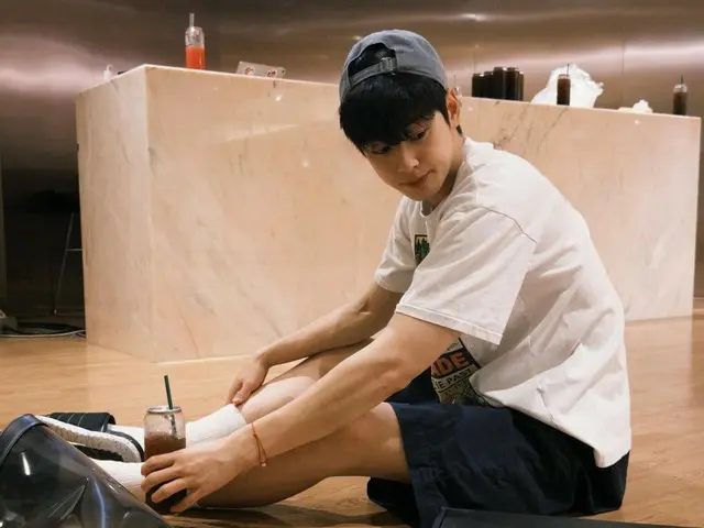 ASTRO 的车银优发布了他在日本演唱会的幕后照片……还拍到他一边喝啤酒一边吃拉面