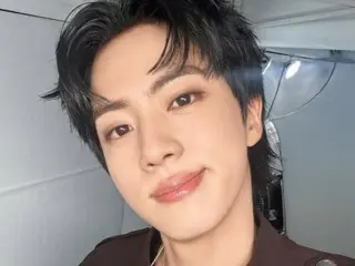 “BTS”JIN在坦帕演唱会后露出清爽的笑容迎接……“难忘的时刻，很高兴和ARMY在一起”