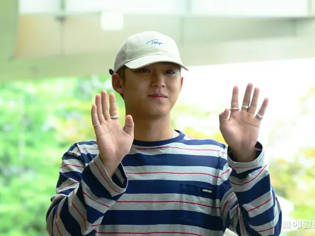 [机场照片] SEVENTEEN 成员珉奎和 DK（道敬）乘坐包机前往上海