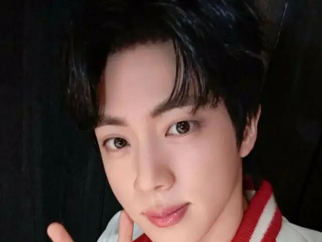 防弹少年团JIN在伦敦带来令人耳目一新的表演！“ARMY的能量溢出舞台。”