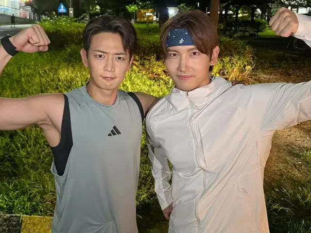 东方神起昌珉和 SHINee 珉豪出现在 YouTube 频道...跑步和足球比赛直播（提供视频）