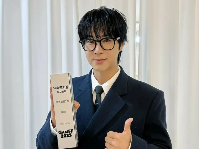 东方神起允浩（U-KNOW）凭借电视剧《Pine Outlaws》中的精彩表现，荣获GAMFF 2025 AI Tech Awards杰出演技奖。
