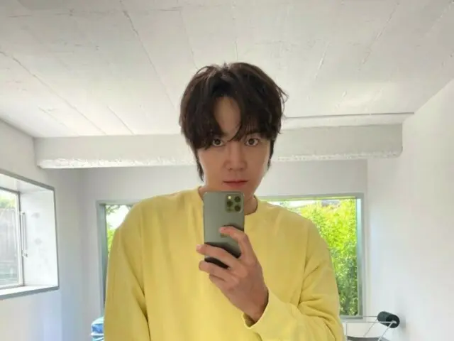 张根硕，运动衫和短裤的休闲魅力......“Chick look”