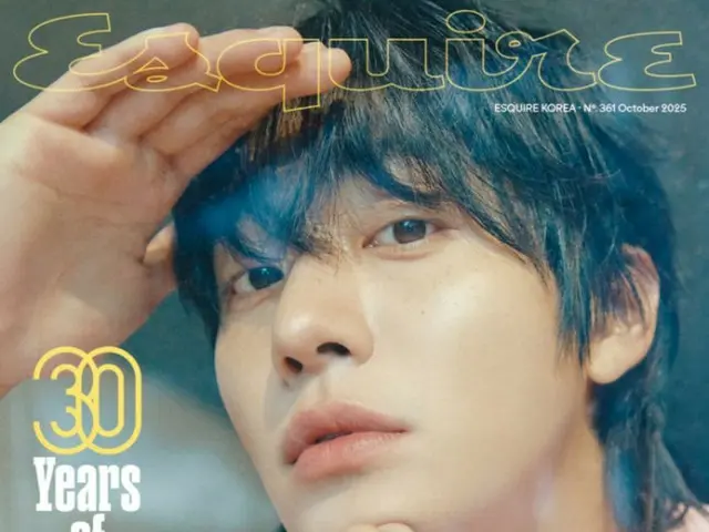 演员安孝燮登上韩国版《Esquire》30周年纪念刊封面……证明了他作为全球偶像的地位