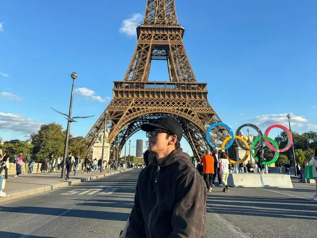 演员池昌旭分享他在巴黎的日常生活...他耀眼的外貌吸引了所有人的注意力