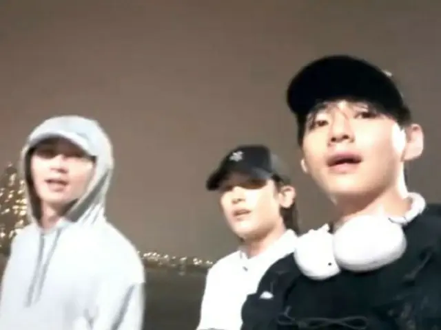 防弹少年团V与演员朴叙俊、朴炯植雨中漫步汉江……“Wooga家族”的友情让人暖心