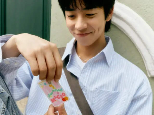 崔正协走在澳门街头……他停下脚步的那一刻依然令人激动