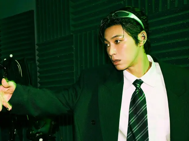 东方神起允浩 (U-KNOW) 发布首张完整专辑《I-KNOW》预告照，其中包含 Fei-k 和纪录片概念