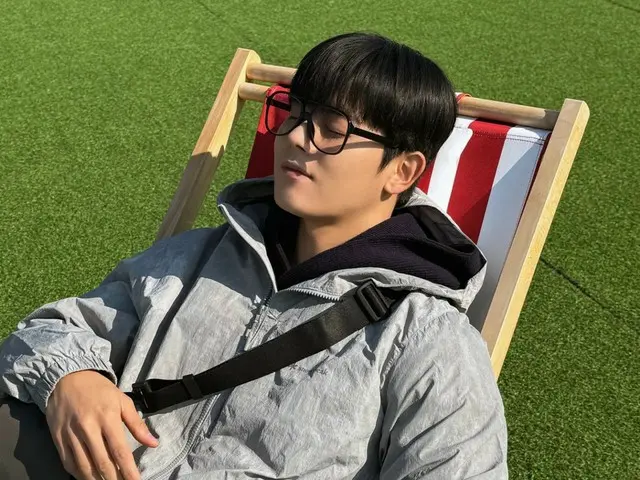 金东俊（ZE:A）俊朗的少年气质让人心动不已，很难相信他已经30多岁了。