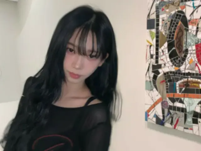 “aespa” Karina 走下舞台时散发着纯粹的美丽……“美丽的锁骨线条”