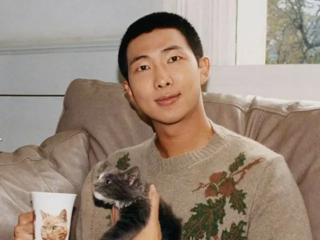 BTS成员RM公开全家福……“撞脸”引发热议