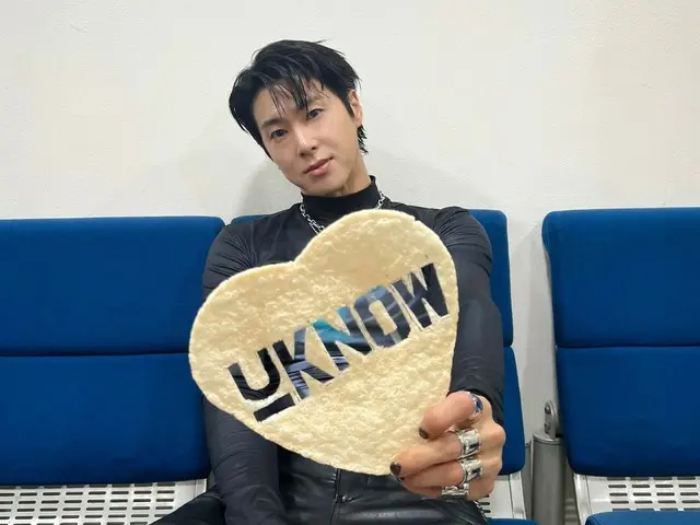 东方神起成员允浩（U-KNOW）公开了出演SBS人气歌谣的实拍照片……“第一周演出圆满结束”