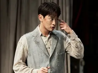 SHINee成员珉豪今天（14日）在话剧《等待戈多》的最后一场演出中表示：“这是一部探讨等待意义的作品。”