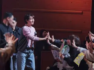 演员宋仲基时隔14年在日本举办的首场粉丝见面会取得了巨大成功……“我很感激能成为一名演员”。