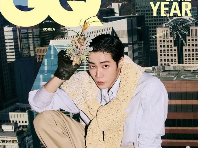 演员秋英宇与葆蝶家合作发布画报