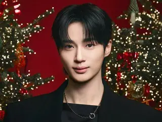 卞佑硕、BLACKPINK 的 Jisoo 和 Stray Kids 的贤真以惊艳的黑色假日派对造型亮相。