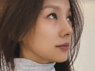 李孝利许久未曾以全妆示人……侧脸完美无瑕